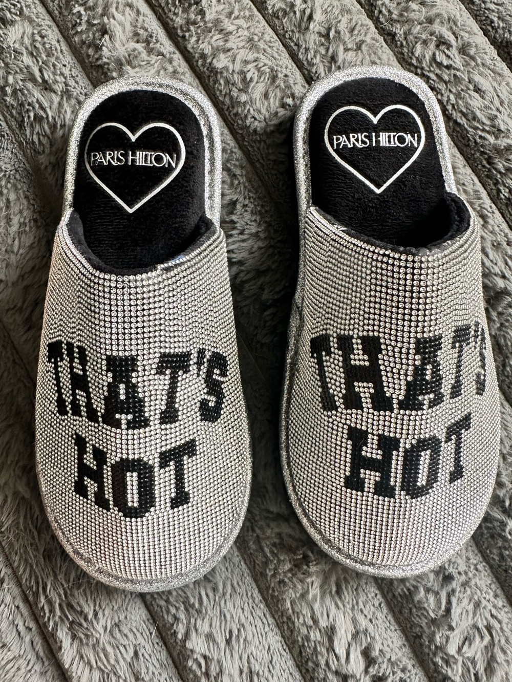 Paris Hilton Rhinestone “That’s Hot” Slippers Size S 5-6 Glam Bling Slides